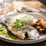 daurade royal entière avec une sauce vierge accompagé de riz parfumé et ratatouille